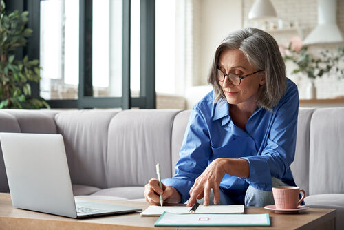 Happy,Stylish,Mature,Old,Woman,Remote,Working,From,Home,Distance